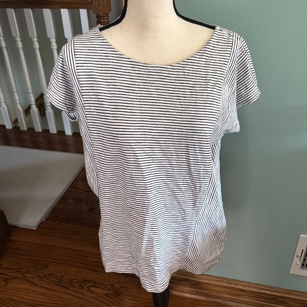 Lands' End White and Gray Short Sleeve Relaxed Tee